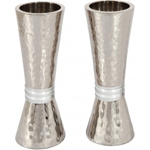 Hammered Nickel Shabbat Candlesticks in Cone Shape with White Ring by Yair Emanuel Candelabros y Velas
