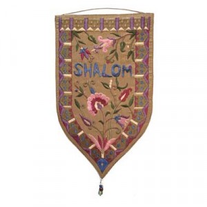 Yair Emanuel Gold Wall Hanging with Shalom in English Décorations de Soucca