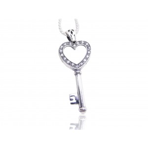 Key Charm Heart Pendant with Hebrew Letter 'Pey' Collares y Colgantes