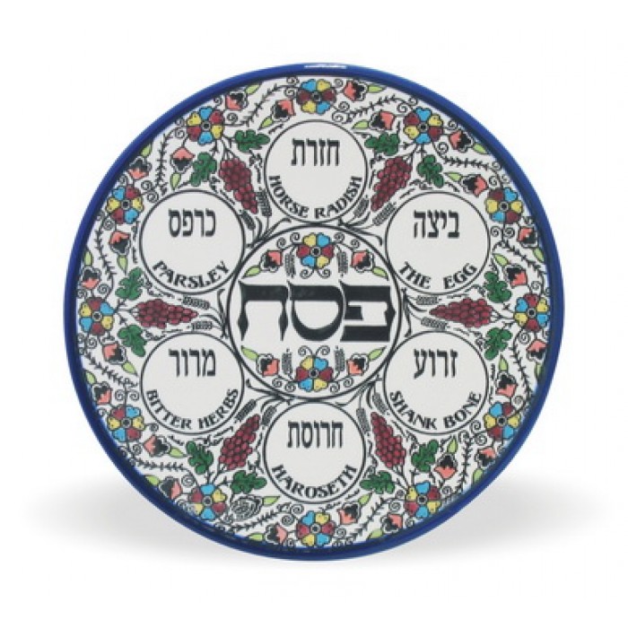 Plato de Pesaj con borde en azul y decorado floral Armenio con texto en Hebreo