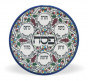 Plato de Pesaj con borde en azul y decorado floral Armenio con texto en Hebreo