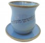 Copo para Kiddush de Cerâmica Turquesa com Fundo Redondo, Pires e Texto em Hebraico